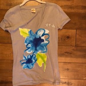 Hollister gray t shirt.